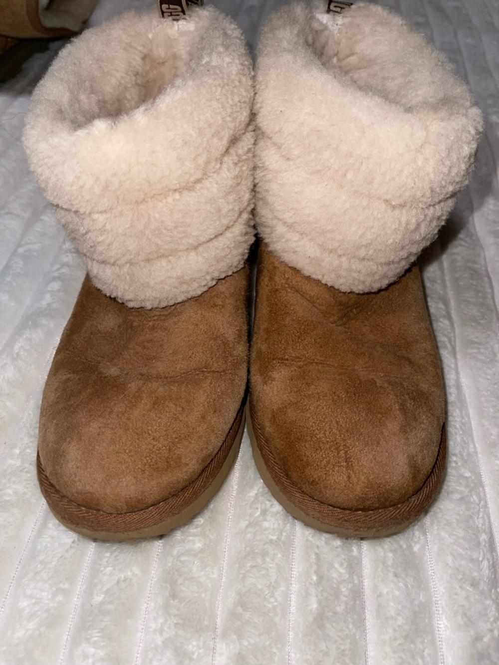 UGG Kids Fluff Mini Quilted Boots | Size 3 Kids - Picture 3 of 11